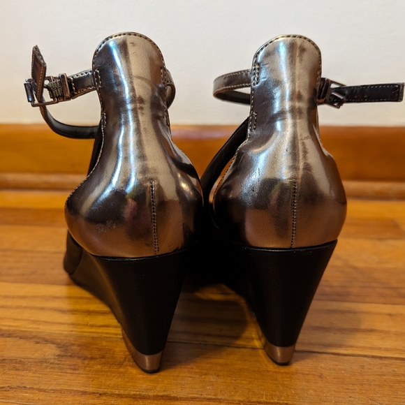 BCBG Generation metallic vamp chic formal cutout wedge - Picture 3 of 7